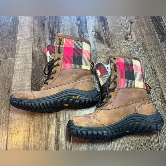 Ugg Adirondack Boots in Plaid Stout Size 5.5 - Picture 2 of 8